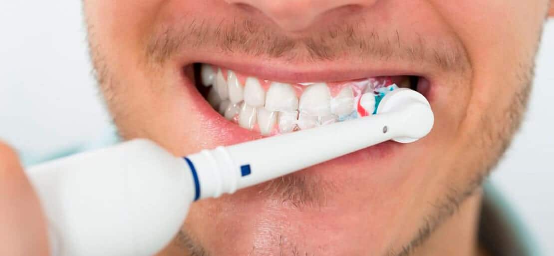 Por qué cada vez más gente está poniendo el cepillo de dientes en la  lavadora