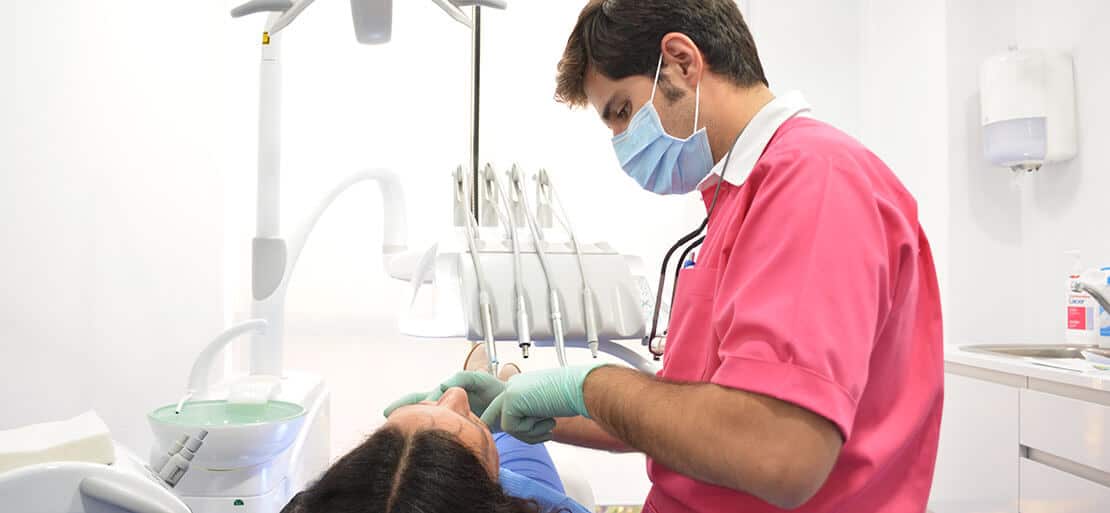 Anestesia Dental: ¿cuántos Tipos Hay Y Cuándo Se Aplican? | Ferrus&Bratos